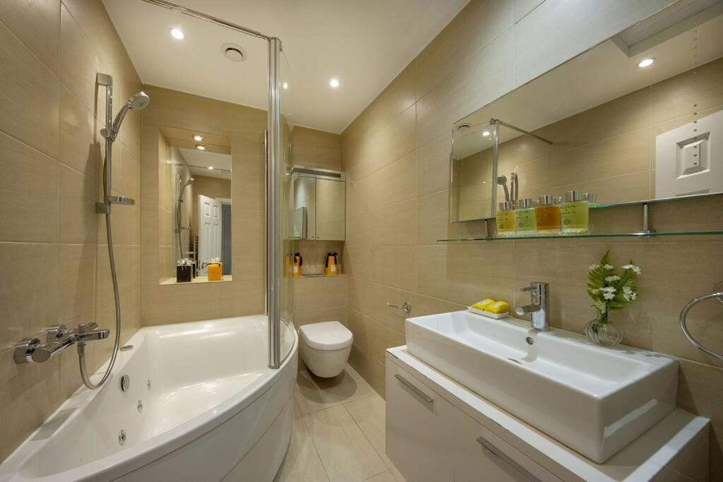 Stunning Hyde Park Apartment ลอนดอน ภายนอก รูปภาพ